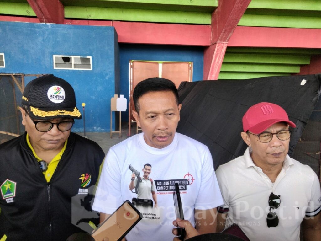 Pj. Walikota Malang, Wahyu Hidayat saat memberikan keterangan kepada wartawan