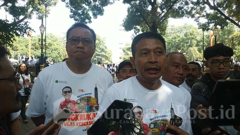 Pj Wahyu Hidayat memberikan keterangan kepada wartawan