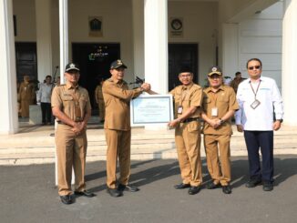 Pj. Wali Kota Malang Salurkan Bantuan Program CSR PT PLN ke SDN Tunjungsekar 1, Senin 22 Juli 2024. (Sumber Prokompim)