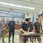Ketua DPRD Kota Malang, I Made Riandiana Kartika, saat menyetujui KUPA-PPAS 2024, Kamis (25/7/2024).