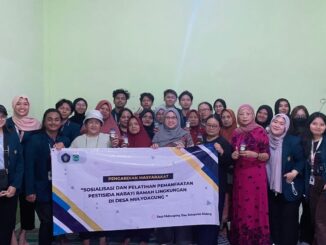 Dr Silvi Ikawati, dosen FP Universitas Brawijaya Malang dengan sejumlah Mahasiswa UB saat KKN di Desa Mulyoagung, Kabupaten Malang. (Ist)