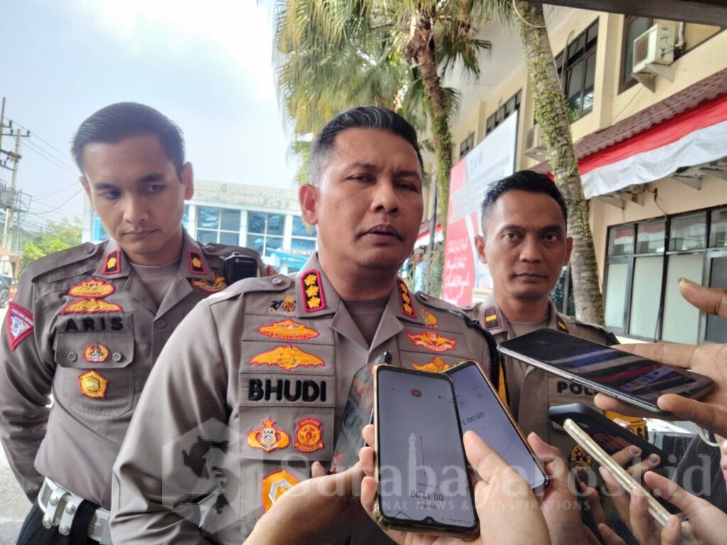 Kapolresta Malang Kota, Kombes Pol Budi Hermanto memberikan keterangan kepada wartawan usai mendampingi kunjungan kerja tim KemenPan-RB