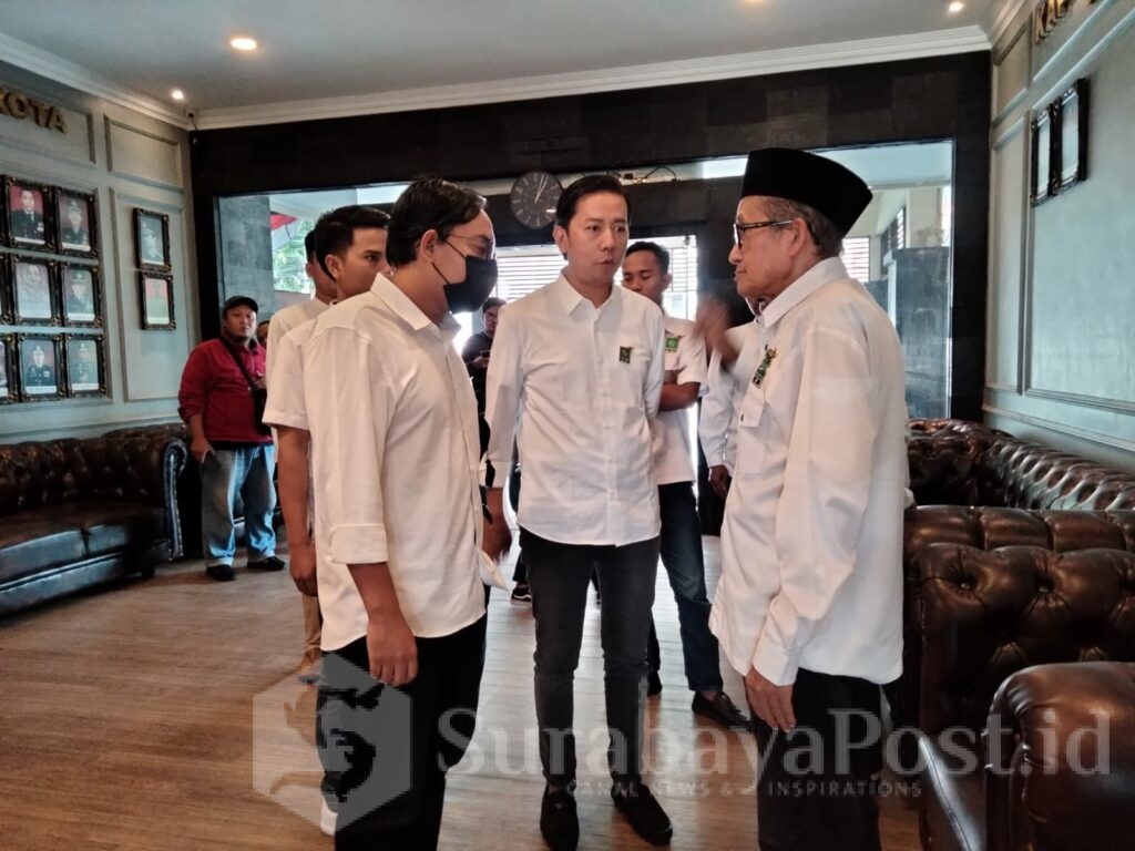 Pengurus DPC PKB Kota Malang saat berada di Polresta Malang Kota