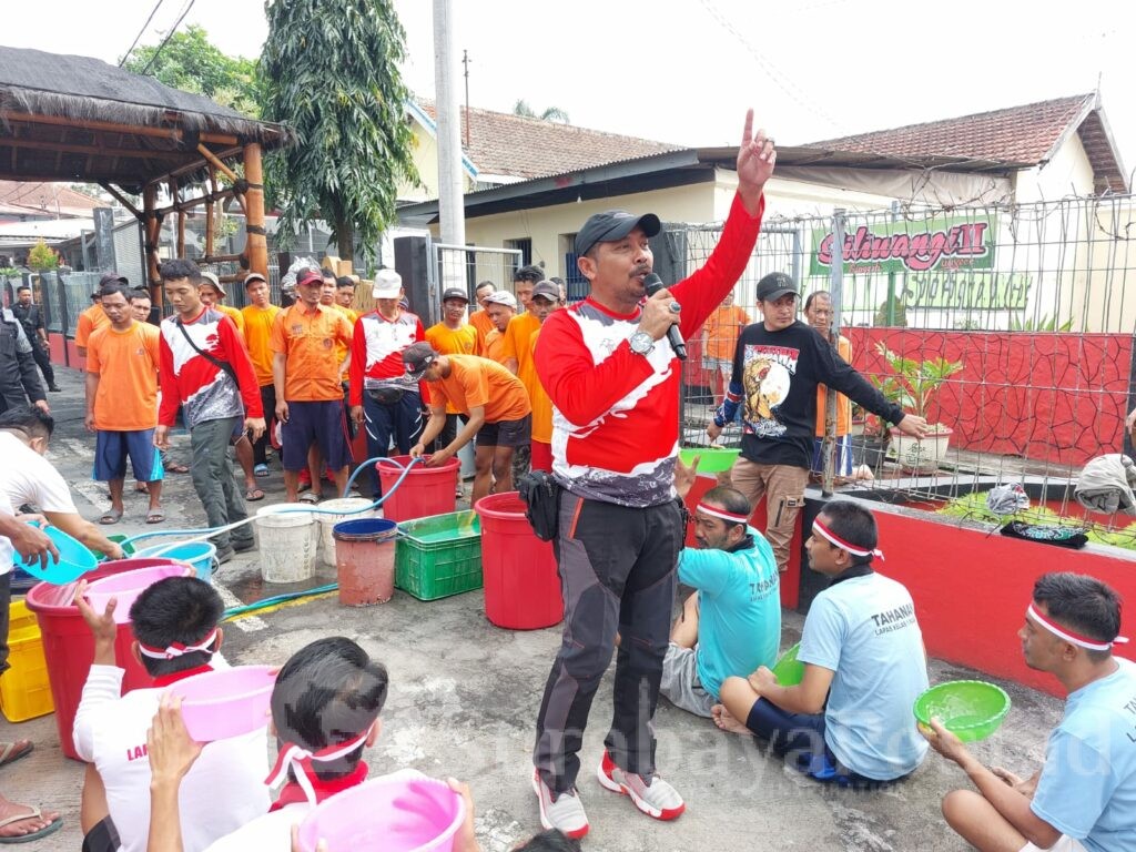 Kalapas kelas 1 Malang, Ketut Akbar Herry Achjar bersama peserta lomba