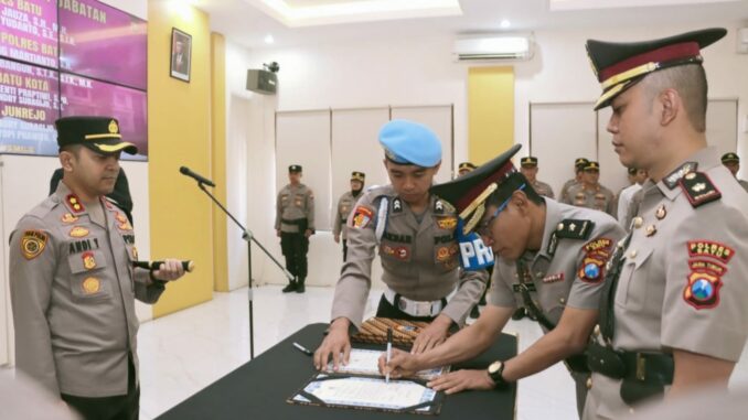 Prosesi Sertijab dan mutasi sejumlah perwira dilingkungan Polres Batu sedang berlangsung