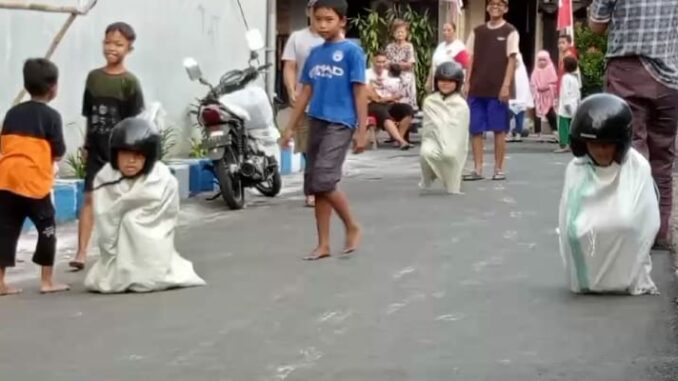 Serunya Lomba Agustusan di "Kampung Cangkringan" Tanjungrejo Kota Malang Jawa Timur, Minggu (11/08/2024)