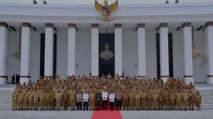 Hadiri Arahan Presiden Jokowi, Pj. Walikota Iwan Kurniawan Pastikan Jaga Daya Beli Masyarakat dan Siapkan Pilkada Kota Malang. (Sumber Prokompim)