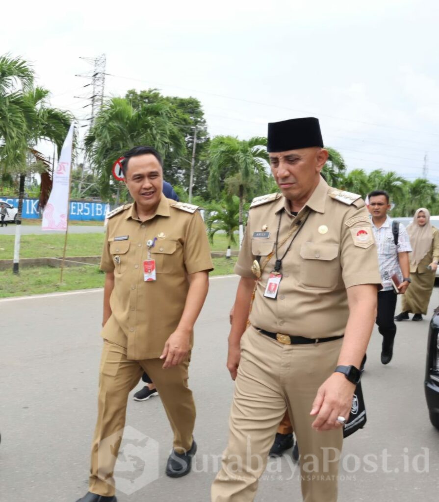 Pj. Walikota Malang, Iwan Kurniawan (kiri) saat menghadiri pengarahan dari Presiden Jokowi. (Sumber Prokompim)