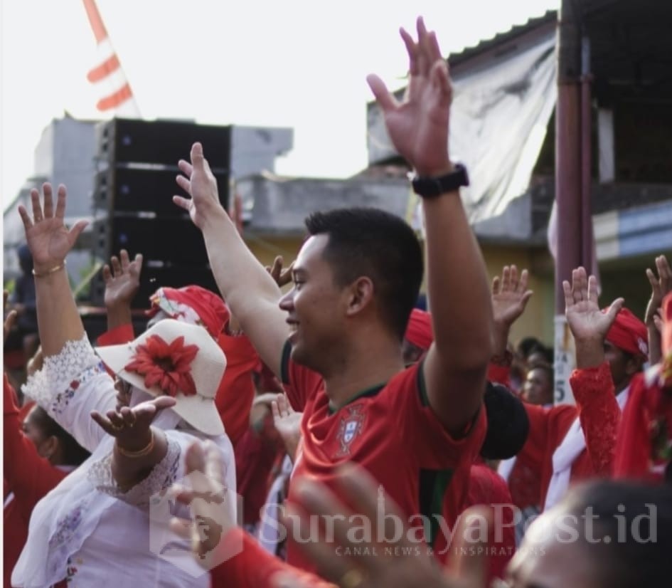 Bacawali Kota Batu, Firhando Gumelar ketika sambung dulur dengan para penari Sanduk di Kelurahan Dadaprejo, Kota Batu (Ist)