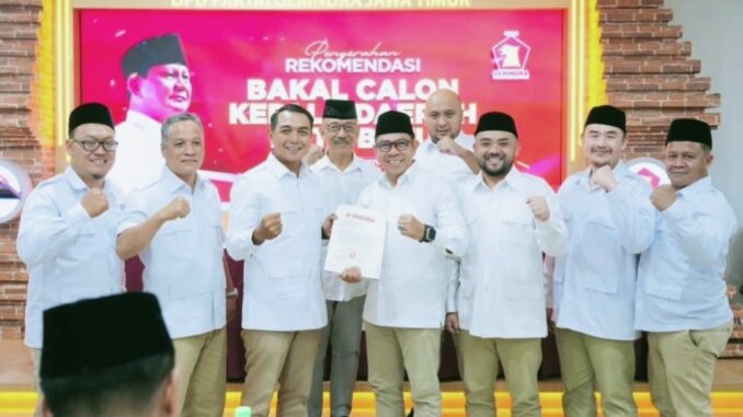 Heli Suyanto dan Nurochman menerima rekomendasi di Kantor DPD Gerindra Jatim