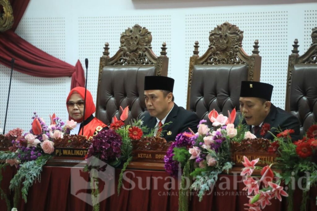 Pj. Wali Kota Malang, Iwan Kurniawan bersama Ketua DPRD Sementara, I Made Riandiana Kartika dan Ketua PN Kota Malang. (Sumber Prokompim)