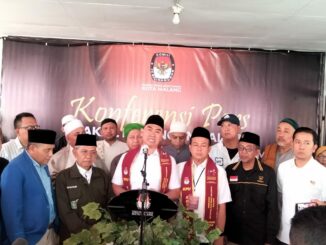 DAFTAR: Calon Wali Kota Malang dan Wakil Wali Kota Malang, HM Anton dan Dimyati Ayatullah, saat konferensi pers bersama empat partai koalisi pendukung.