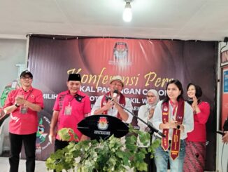 Diusung PDIP, Sam HC - Ganis Rumpoko Resmi Daftarkan Diri ke KPU Untuk Pilkada Kota Malang, Kamis (29/08/2024)