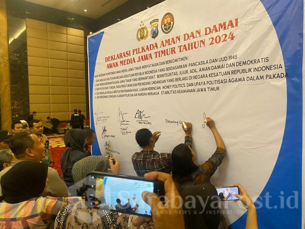 Penandatanganan deklarasi Pilkada aman dan damai awak media Jawa Timur 2024