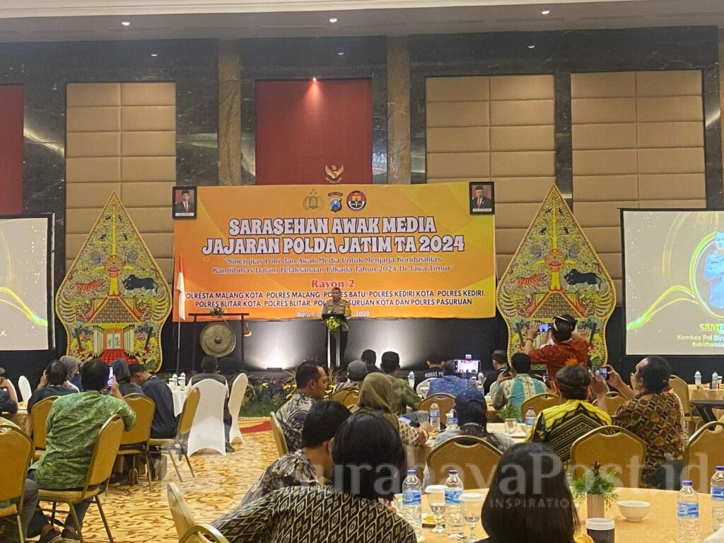 Kabidhumas Polda Jawa Timur, Kombes Pol Dirmanto memberikan sambutan sekaligus membuka acara Sarasehan awak media jajaran Polda Jatim di Kota Batu, Selasa (03/09/2024)