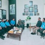 Direktur PDAM Kota Malang Priyo Sudibyo bersama sejumlah Kabag saat diruang kerja Direktur PDAM Kota Batu