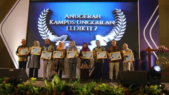 UMM Borong Anugerah Kampus Unggulan LLDikti Jatim. (Sumber Humas UMM)