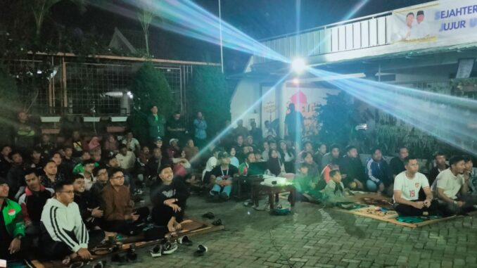 Mas Gum Nobar Bersama Ratusan Pendukung Timnas Indonesia di Markas Pemenangan Guru, Selasa (10/09/2024) malam