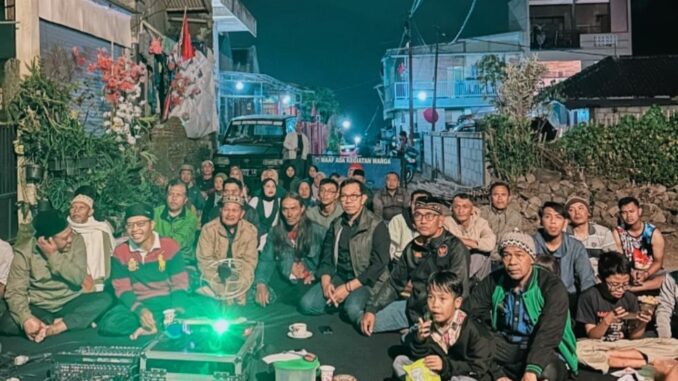 Cak Nur Nobar Timnas bersama masyarakat