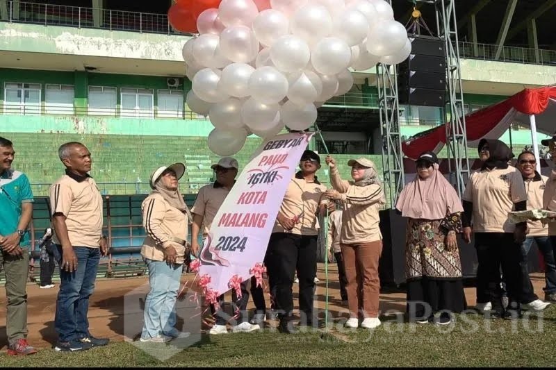 Peringatan HAN 2024 dibuka dengan pelepasan balon oleh Sekda Kota Malang, Erik Setyo Santoso dan Kepala Disdikbud, Suwarjana