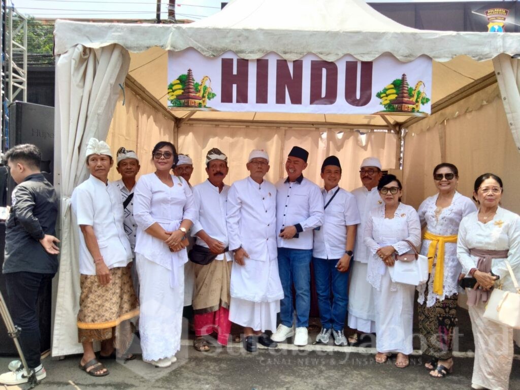 Abah Anton - Dimyati Ayatullah saat bertemu tokoh masyarakat Hindu