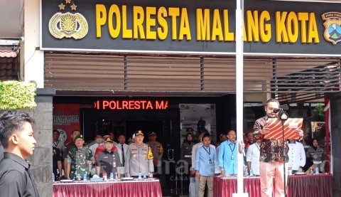 Deklarasi Pemilu Damai yang digelar Polresta Malang Kota dan dibacakan Ketua KPU Kota Malang, M. Toyyib,  di halaman Polresta Malang Kota, Rabu (25/09/2024)