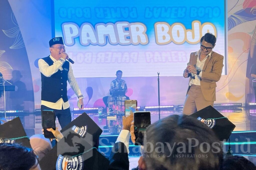 Sam Rektor menyanyikan lagu pamer bojo bersama Gilga Sahid