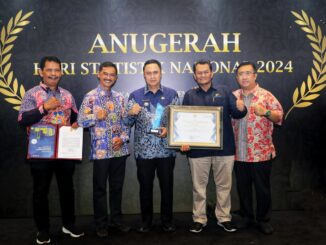 Pj Walikota Malang, Iwan Kurniawan Terima Penghargaan Anugerah Anindhita Wistara Data dari BPS RI, Kamis 26 September 2024. (Sumber Prokompim)