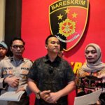 Kasat Reskrim Polresta Malang Kota, Kompol I Gusti Agung Ananta saat menggelar rilis pengungkapan kasus begal payudara, Kamis (26/09/2024)