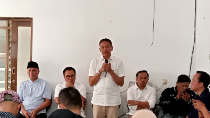 Paslon Wali Kota Malang dan Wakil Walikota Malang, Wahyu Ali memaparkan visi misinya disela launching Rumah Pemenangan WALI, Senin (30/09/2024)