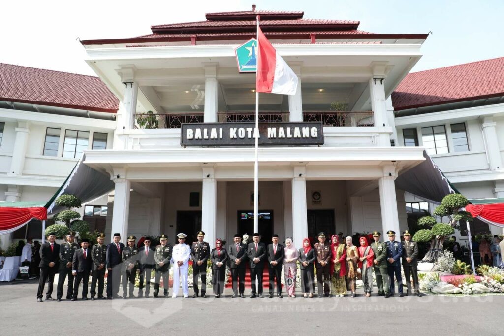 Pj Walikota Malang, Iwan Kurniawan pose bersama Forkopimda. (Sumber Prokompim)