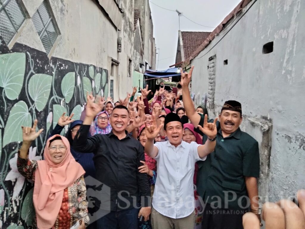 Abah Anton dan pasangannya Dimyati Ayatullah saat menghadiri acara Muslimat NU Bareng Raya, Jumat (4/10/2024) sore.