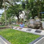 Mendoakan Almarhum, Wahyu Hidayat Rutin Ziarah Makam Orang Tua Setiap Jumat. (ist)