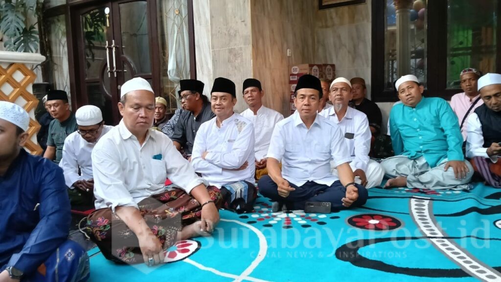 Dimyati Ayatulloh bersama jamaah Mergosono di acara Maulid Nabi Muhammad SAW, Sabtu (5/10/2024).