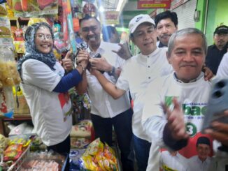 Kehadiran Abah Anton dan Dimyati Ayatullah di pasar Sawojajar, mendapat sambutan luar biasa dari ratusan pedagang, Senin (7/10/2024)