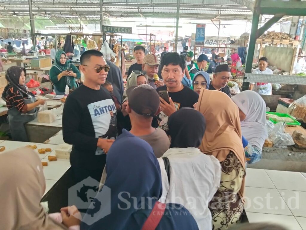 Abah Anton menampung aspirasi warga serta mencatatnya untuk direalisasikan saat memimpin