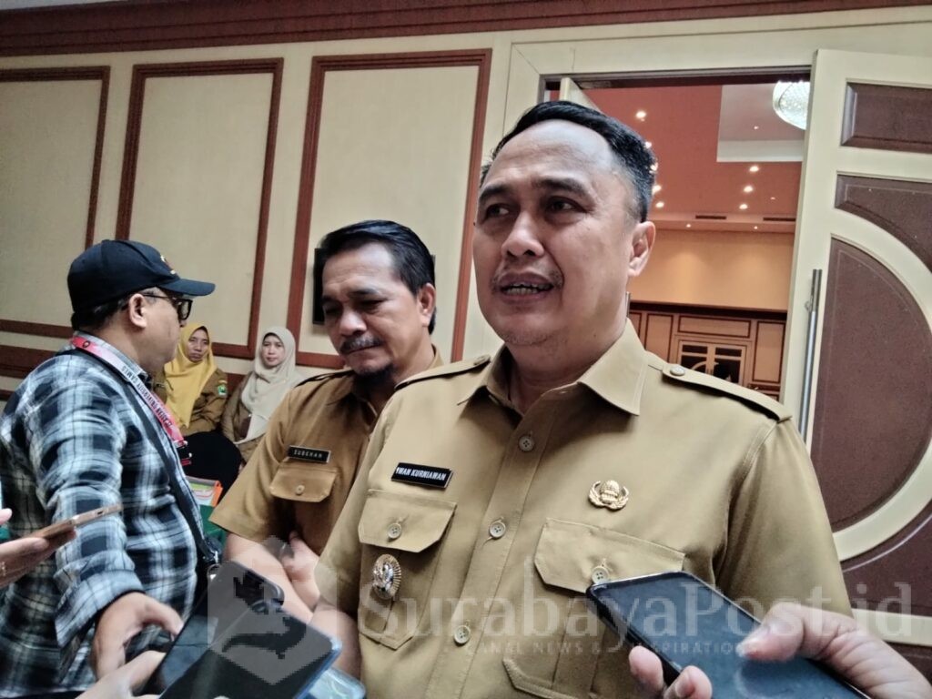 Pj, Iwan Kurniawan saat memberikan keterangan kepada wartawan