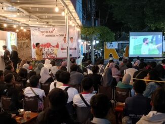 Abah Anton, calon Wali Kota Malang mendapat sambutan luar biasa saat Nobar Timnas di Kayutangan Heritage, Selasa 15 Oktober 2024 malam