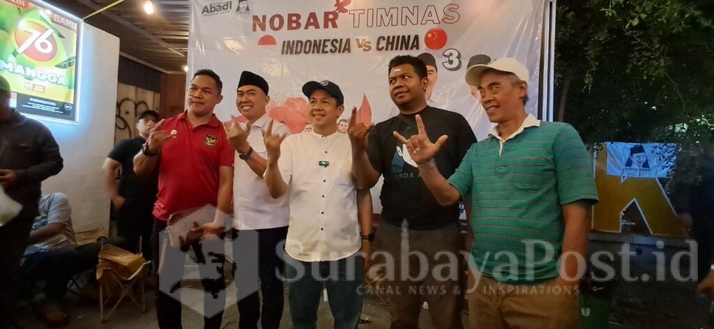 Abah Anton, calon Wali Kota Malang mendapat sambutan luar biasa saat Nobar Timnas di Kayutangan Heritage, Selasa 15 Oktober 2024 malam