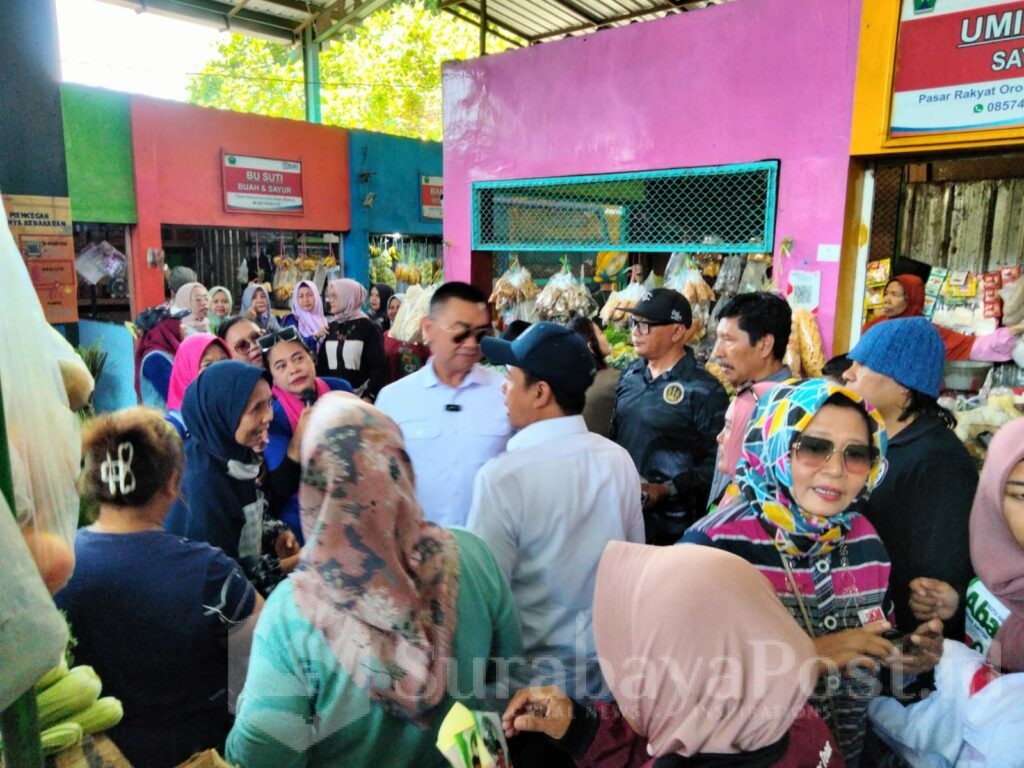 Kedua calon pemimpin Kota Malang ini mendapat sambutan yang luar biasa saat berkunjung ke Pasar Oro Oro Dowo