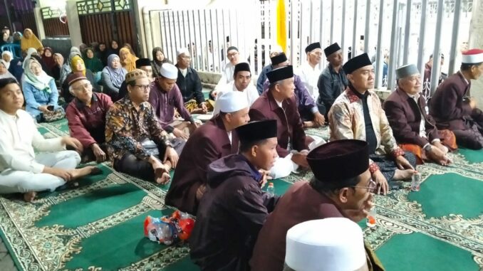 Takmir dan Guru Ngaji se Kecamatan Lowokwaru, Dukung Abah Anton Pimpin Kota Malang, Rabu 16 Oktober 2024 malam. (ist)