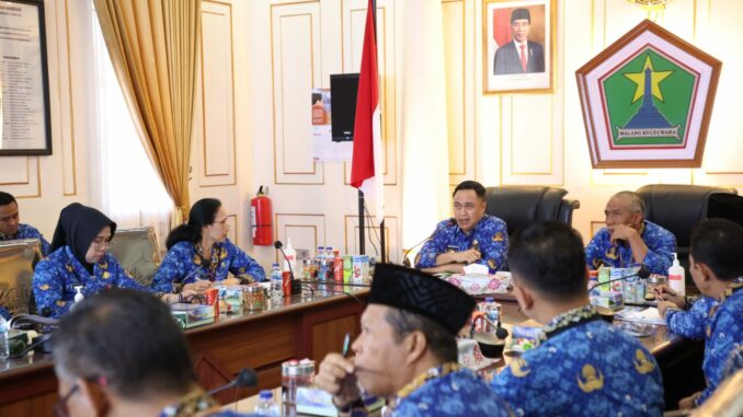 Terima Laporan Tim, Pj. Walikota Malang Minta Segera Lakukan Langkah Intervensi Penanganan Anak Tidak Sekolah. (Sumber Prokompim)