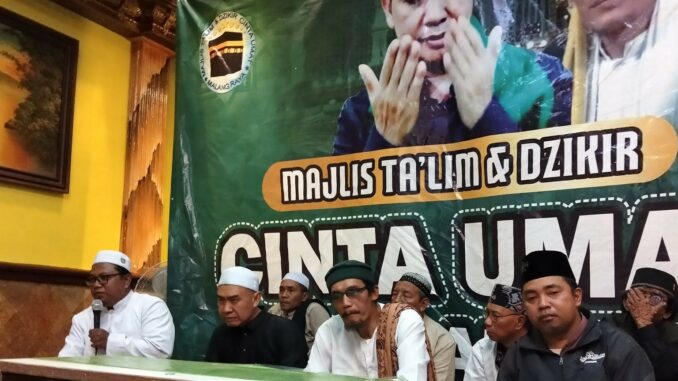 Kun Fayakun, Ribuan Jamaah Majelis Cinta Umat Mendoakan Abah Anton Jadi Walikota Malang, Kamis (17/10/2024) malam