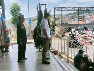 Tumpukan Sampah di Pasar Induk Among Tani Batu (Gus)