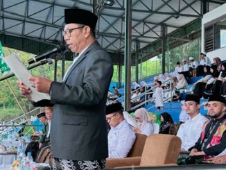 Paslon Wali Kota Batu Nomor Urut 1, Nurochman dan Heli Suyanto hadiri Peringatan Hari Santri Nasional 2024 digelar oleh PCNU Kota Batu di Stadion Brantas Kota Batu (Ist)