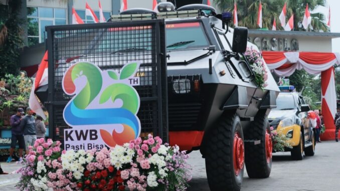 Barracuda Brimob Tampil di Pawai Batu Art Flower Carnival di Kota Batu (Ist)