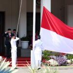 Pj, Walikota Malang, Iwan Kurniawan saat menjadi Inspektur Upacara Peringatan Hari Sumpah Pemuda ke 96 di halaman depan Balaikota Malang, Senin 28/10/2024. (Sumber Prokompim)