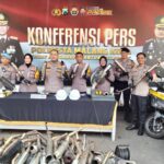 RILIS: Kapolresta Malang Kota Kombes Pol Nanang Haryono didampingi Kasat Lantas Kompol Fitria saat konferensi pers hasil Ops Zebra Semeru 2024