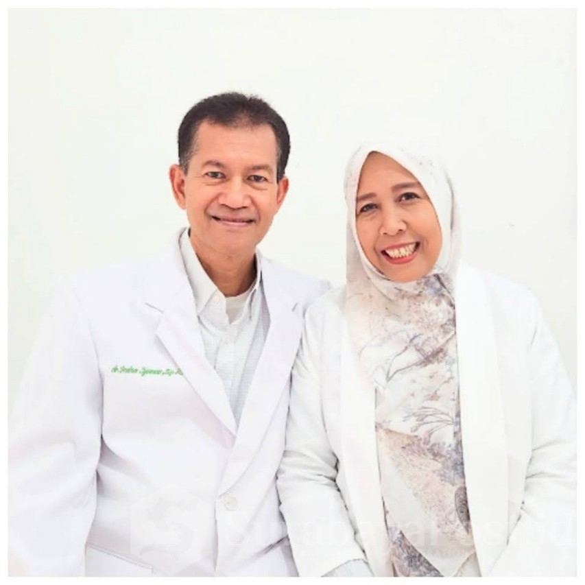 Wakil Ketua II ELTEKERS Indonesia, dokter Indra Djaman Sp.PD, bersama istrinya Doktor Susi Sofiani Nasution.