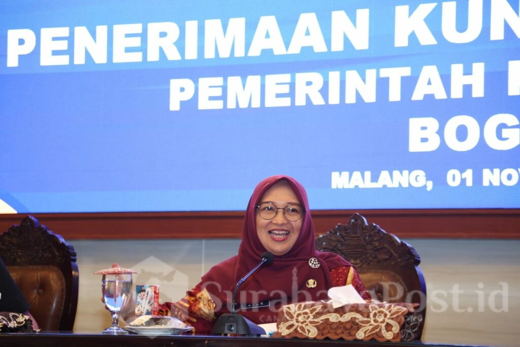 Asisten Perekonomian dan Pembangunan, Diah Ayu Kusumadewi mewakili Pj. Walikota Malang, Iwan Kurniawan., S.T., M.M menerima secara resmi rombongan tamu. (Sumber Prokompim)